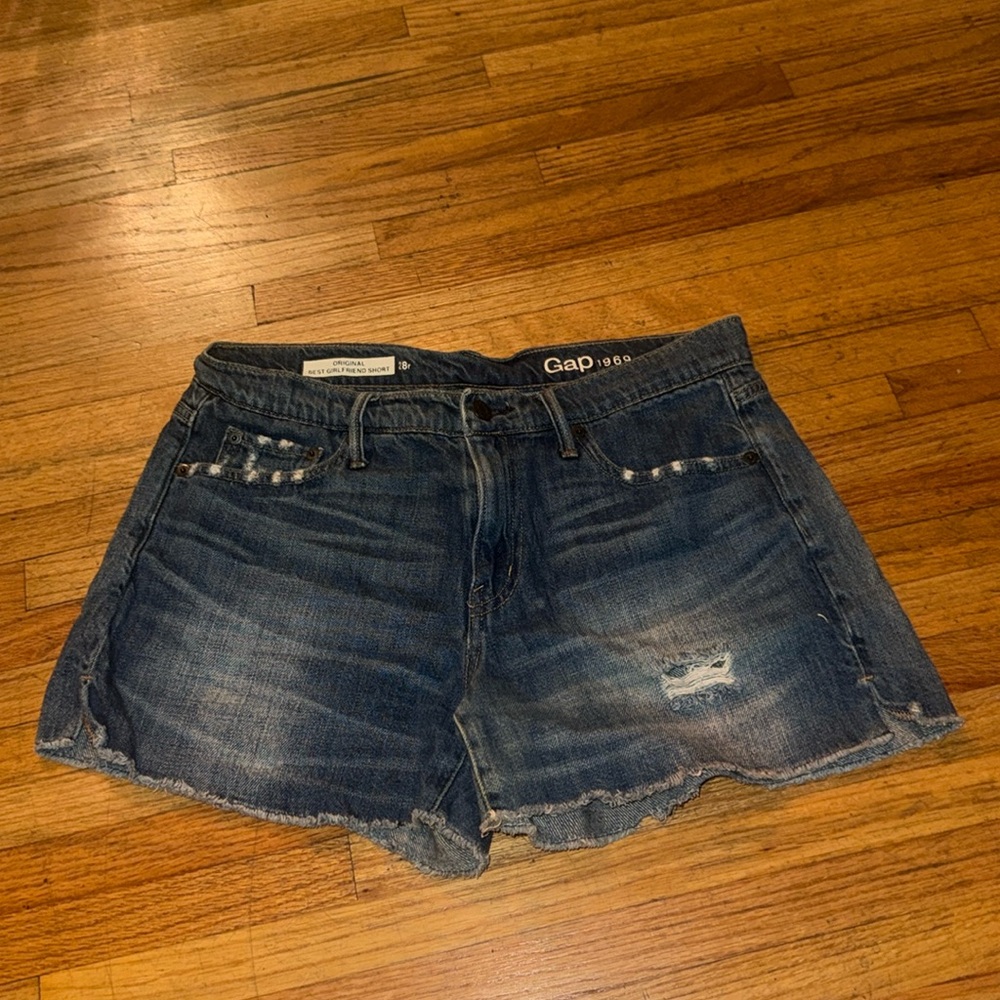 GAP Original Best Girlfriend denim shorts - size 28